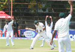 pakistan stutters to 74 3 at lunch on 1st day