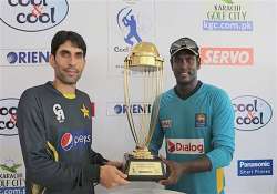 pakistan wins toss elects to bat in first test