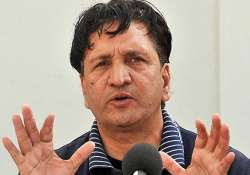 pakistan should take advantage of politics in indian team qadir