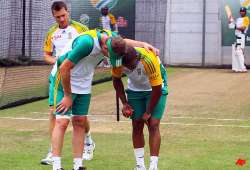 philander injures left knee ahead of durban test