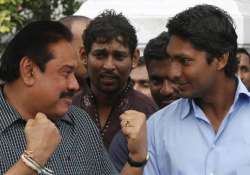 rajapaksa consoles lankan cricket players