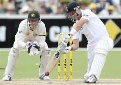 root digs in battling hard to save 2nd test