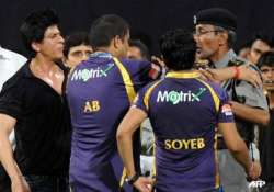 srk s wankhede brawl swamps twitter