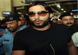 shahid afridi to now bat against polio