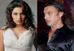 shoaib akhtar nihayati badtameez hai says pak actress meera