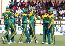 south africa recovers to beat zimbabwe by 61 runs