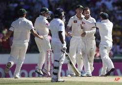 sri lanka struggles to avoid series whitewash