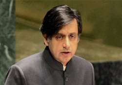 tharoor feels sad over arrest of sreesanth