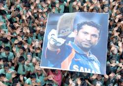 travel website s tribute to tendulkar free cabs for spectators