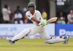 younis khan s half century leads pakistan to 140 3 at tea