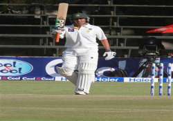 younis thwarts zimbabwe pakistan cuts deficit