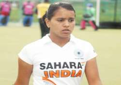 hockey star saba anjum receives padma shri