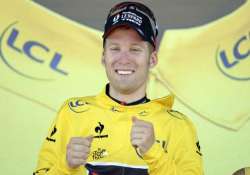 belgian rider jan bakelants defends yellow jersey