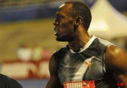 bolt starts slow but still wins semifinal heat