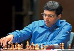 viswanathan anand beats ruslan ponomariov in bilbao opener