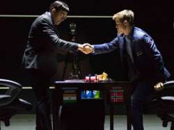 viswanathan anand tastes first defeat vs magnus in world chess championship