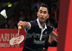 indonesian shuttler sugiarto wins singapore open