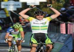 simon gerrans in yellow as orica greenedge win ttt