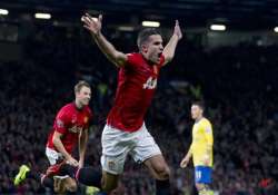 arsenal undone by van persie as united wins 1 0