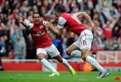 arsenal sets sights on lead in champions league