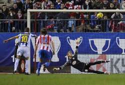 atletico falls 4 2 at espanyol in spain