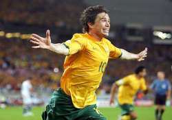 australian footballer harry kewell to announce retirement.