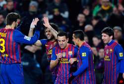 barcelona beats valencia to advance to copa final