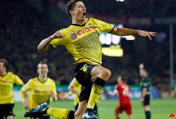 dortmund beats bayern to go clear in bundesliga