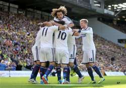 english premier league late goals give chelsea 3 1 win at norwich