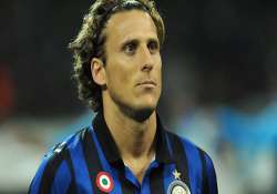 forlan hits out at former club inter milan