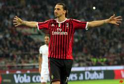 ibrahimovic scores late winner against roma