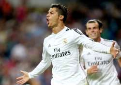 ronaldo scores 2 as madrid wins 3 0 at getafe to keep lead