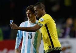 copa america messi asked for on field selfie by opponent