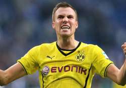 dortmund s kevin grosskreutz sidelined with injury