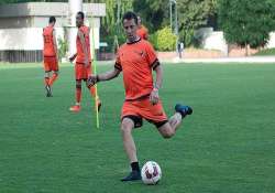 isl capital awaits del piero trezeguet as delhi dynamos take on fc pune city