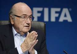 sepp blatter tells fifa board he ll run for re election