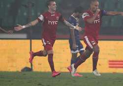 isl northeast united edge past chennaiyin fc 2 1