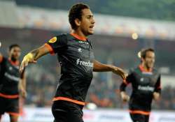 isl dos santos strike keeps delhi dynamos in hunt for semis