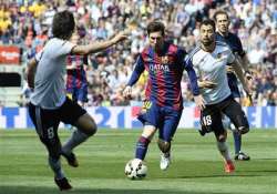 messi suarez score as barcelona beats valencia 2 0