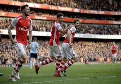 epl giroud scores assists in arsenal s 3 0 win over west ham