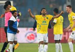 isl delhi s listless show continues lose 0 1 to kerala