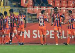 isl 2015 fc pune beat defending champion atletico de kolkata with 1 0