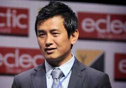 bhaichuing bhutia opposes merging i league and isl