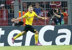 champions league dortmund beats arsenal 2 0 in opener