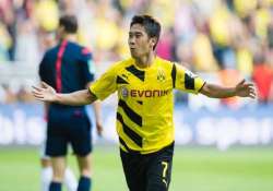 dortmund edges 10 man hannover 3 2 in bundesliga