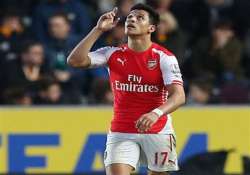 alexis sanchez nets 2 as arsenal beats hull 3 1 in premier league