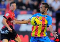 levante loses spanish lead with loss at osasuna