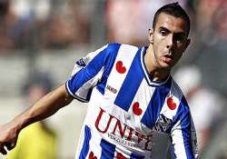 liverpool agrees to sign heerenveen s assaidi