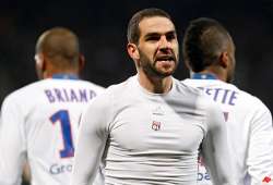 lyon beats lille 2 1 to make league cup semis