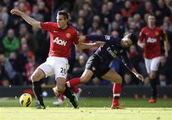 man utd beat arsenal 2 1 to top premier league